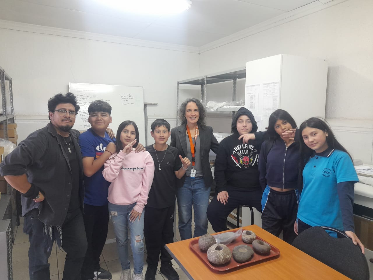 Estudiantes del Taller Audiovisual del Colegio Escuti Orrego entrevistan a la arqueóloga Indira Montt